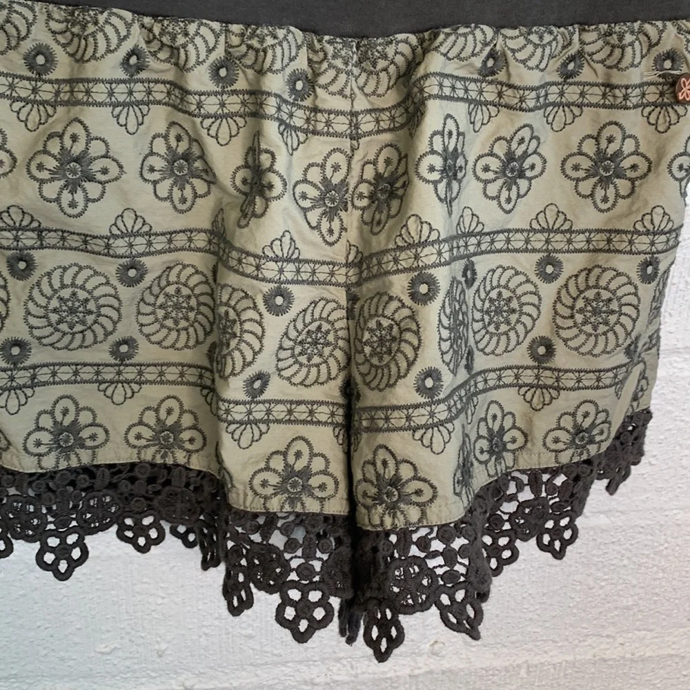 Matilda Jane Embroidered Kids Girls Green Crochet Pull On Shorts sz 10